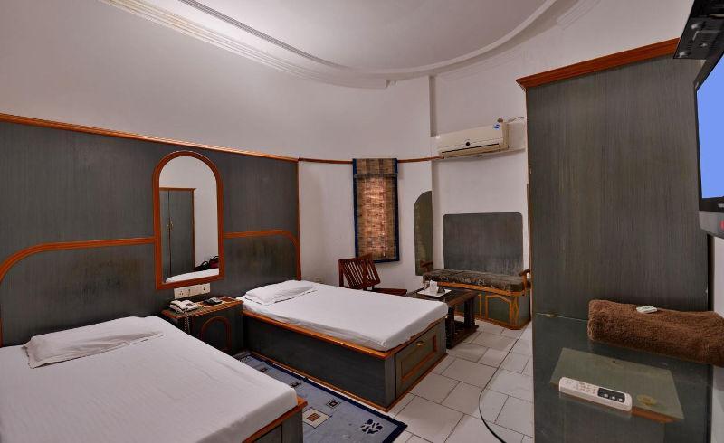 Hotel Sahil Palace Rupnagar  Bagian luar foto