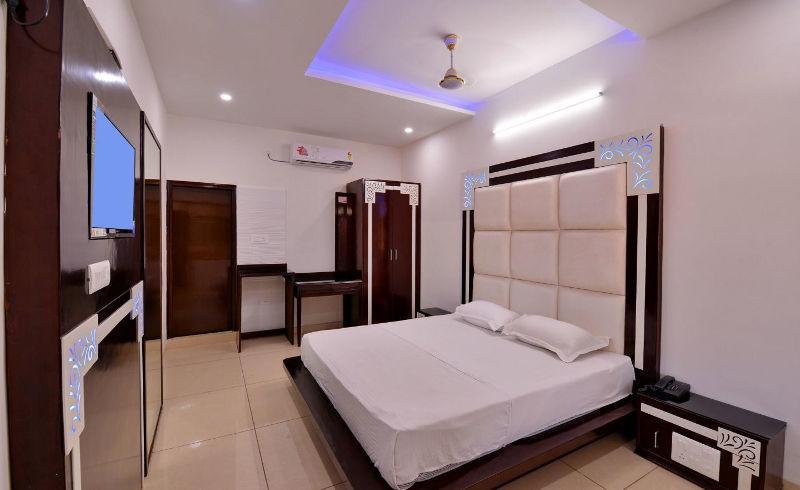 Hotel Sahil Palace Rupnagar  Bagian luar foto